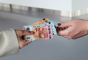 Periodieke gift via verrekening vergoeding vrijwilliger?